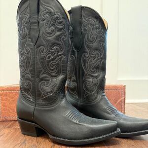 Cavendar’s Ranchero Boots 6.5